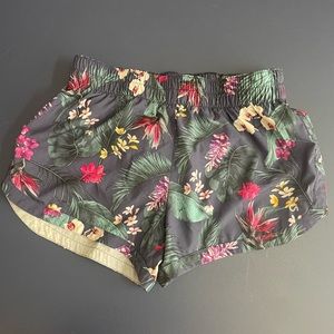 Like new, women’s GAP athletic shorts size medium.